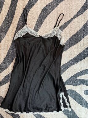 NWT Victoria’s Secret Black Lace & Satin Babydoll Lingerie Slip Large